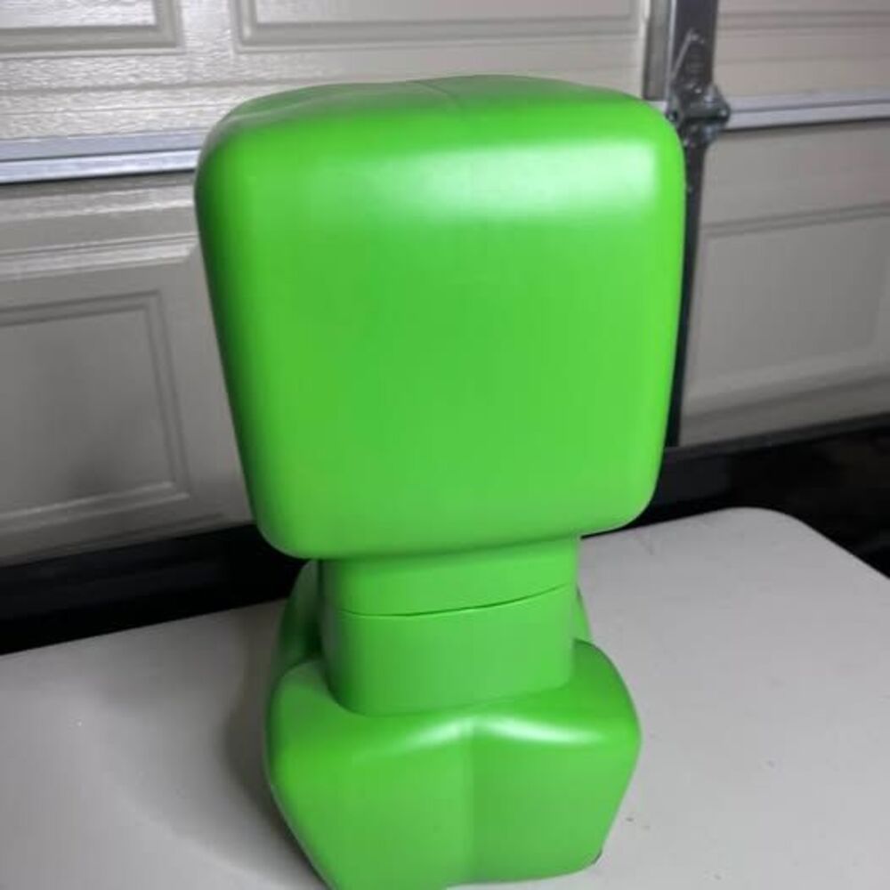 Minecraft Creeper Plastic Storage Container - Picture 2 of 5